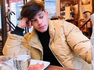 ElliotRose live webcam