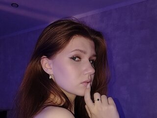 LeeLeisure shows pictures